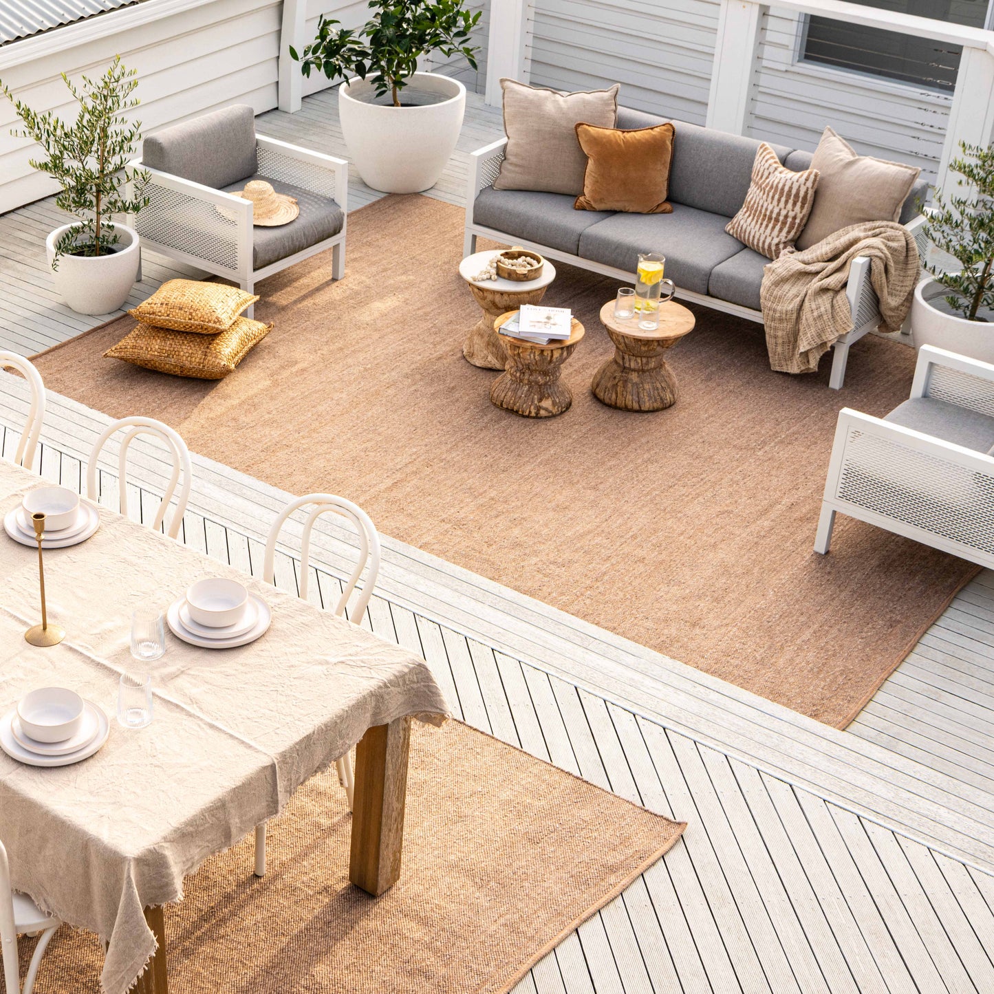Outdoor recycled plastic rugs