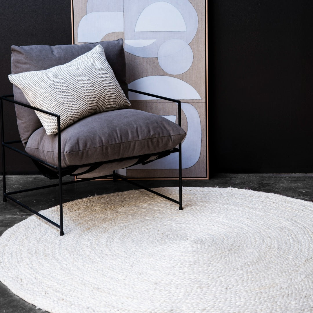 white round rug