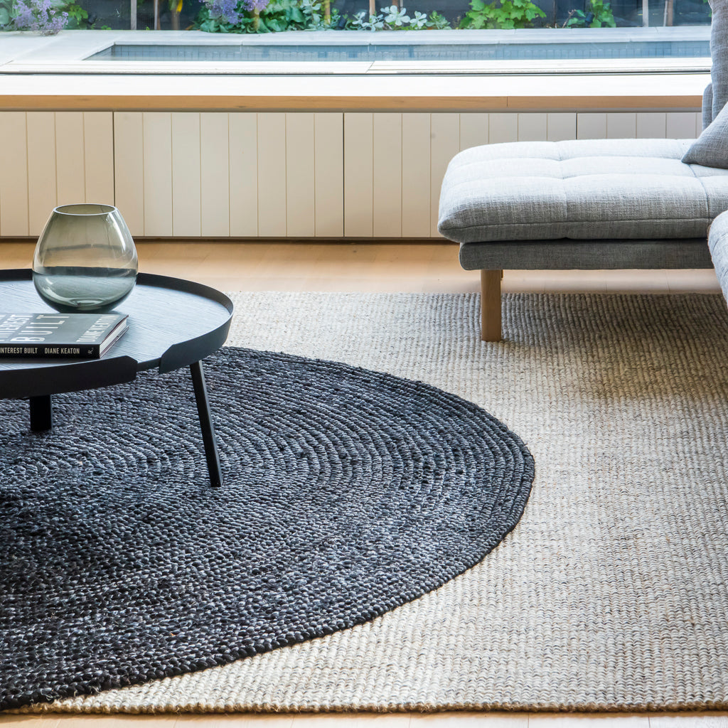 Carter rug with Black round