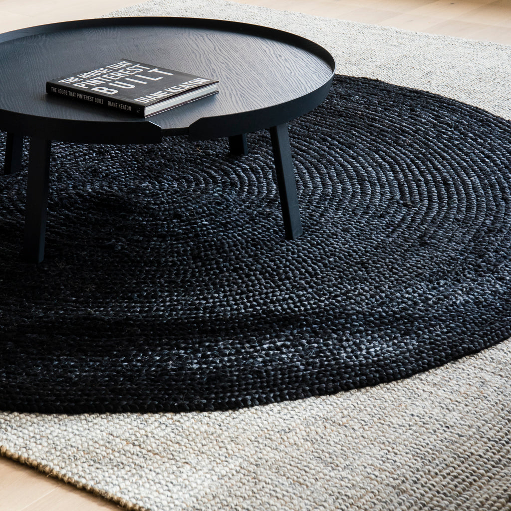 Carter rug with Black round